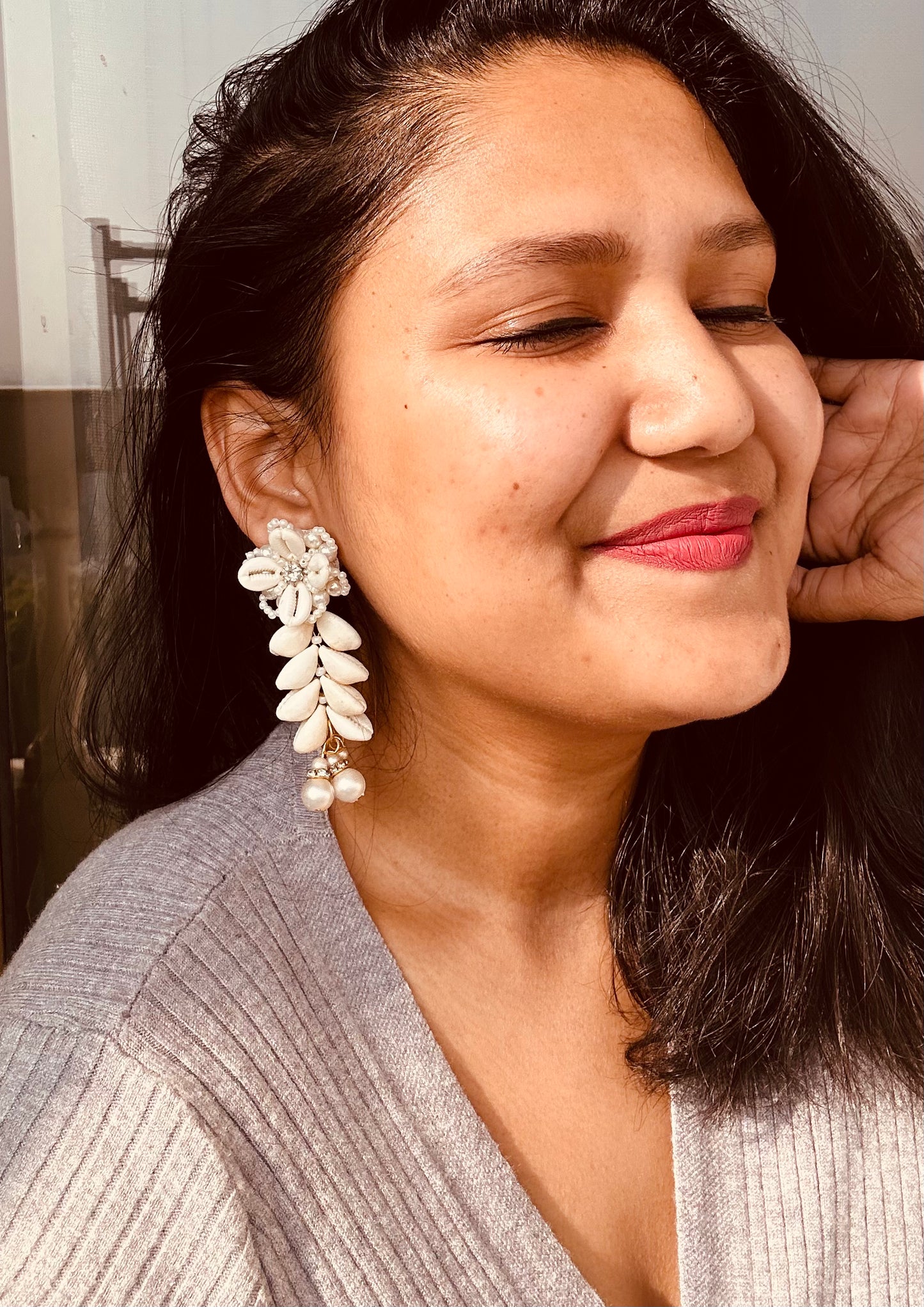 Kihoy Shell Jhumar Earrings