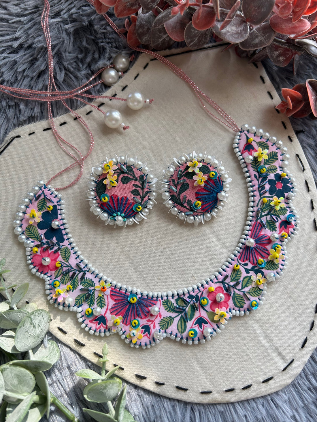 Handpainted Jewelry: A Unique Blend of Art and Elegance