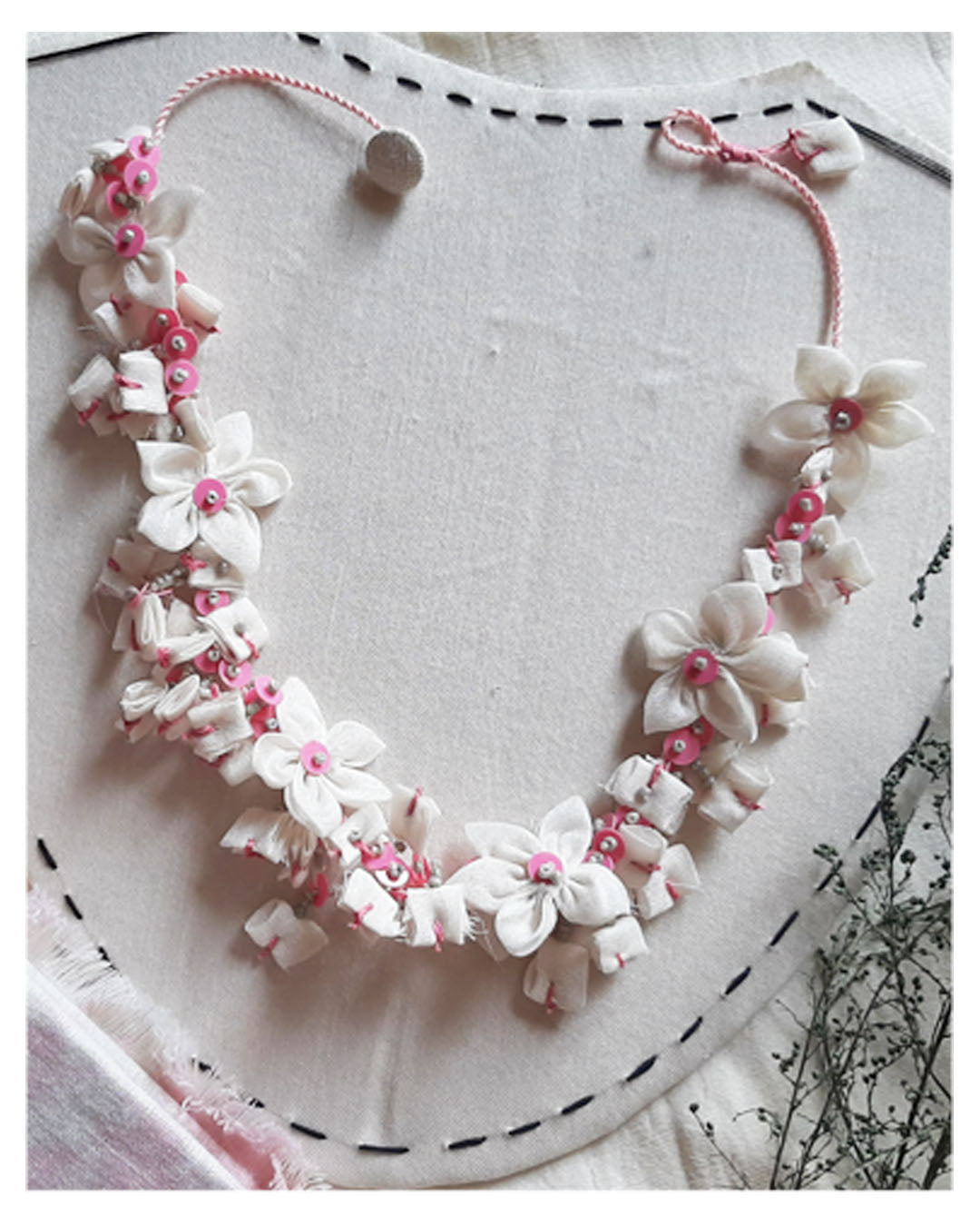 Flora Choker with Earrings